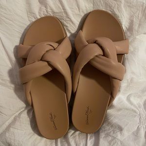 universal threads sandals